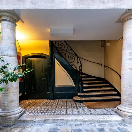 42cherchemidi New 100m2 3br Designer Flat In 6th St Germain-des-près Parigi